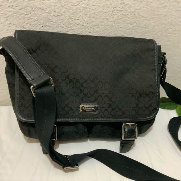 Women's Coach Crossbody Messenger Bag Signature Jacquard F70283 Black Canvas - Picture 11 of 13